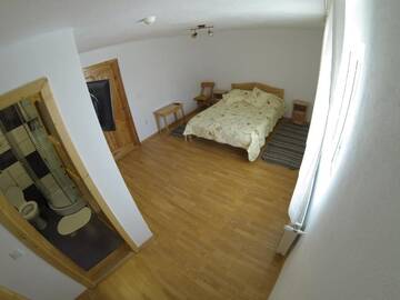 Фото номера Номер Делюкс с кроватью размера «queen-size» Проживание в семье Simon House г. Шимон 24